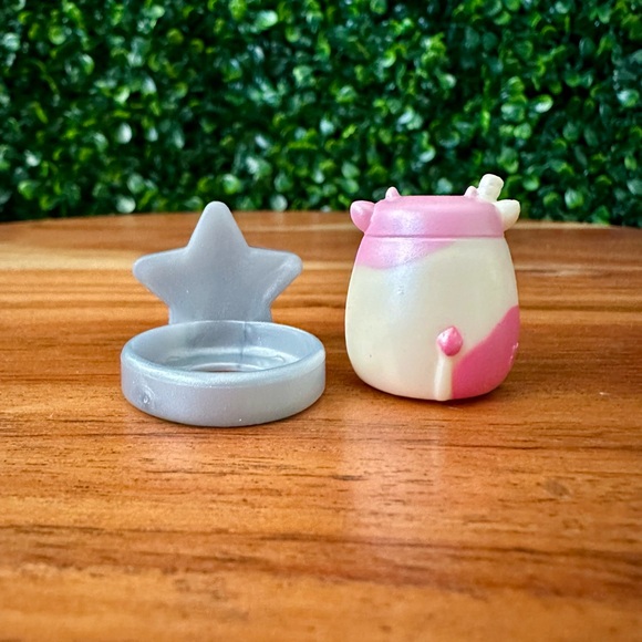 Caedyn the Strawberry Milk Cow Rare Series 6 Squish-a-long by Squishmallows - Picture 2 of 2